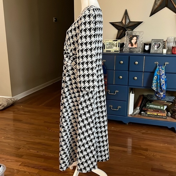 Harper 241 Dress black white geo houndstooth faux wrap midi size 16 NWT - Picture 15 of 15